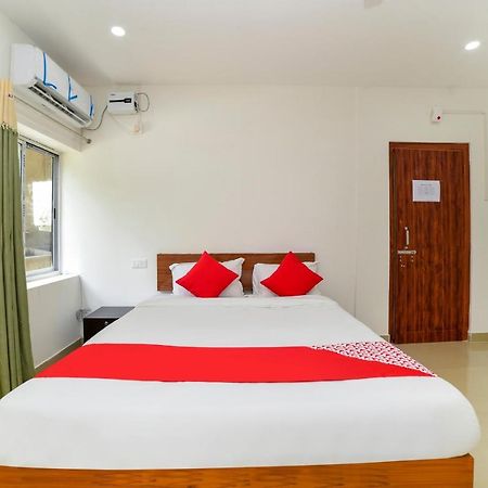 OYO 40893 Hotel Lotus Guwahati Buitenkant foto