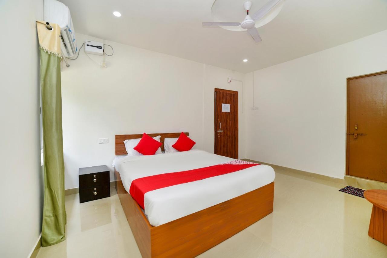 OYO 40893 Hotel Lotus Guwahati Buitenkant foto