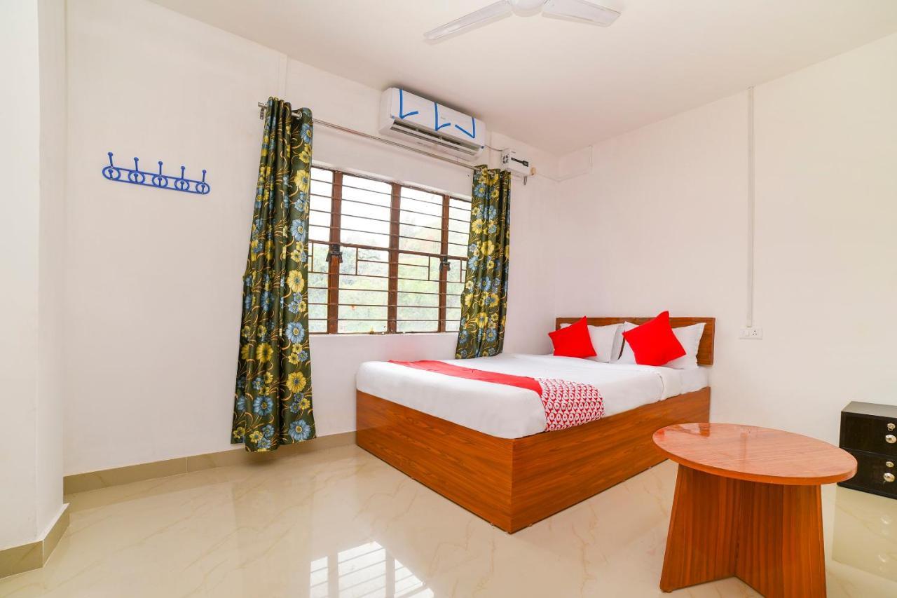 OYO 40893 Hotel Lotus Guwahati Buitenkant foto
