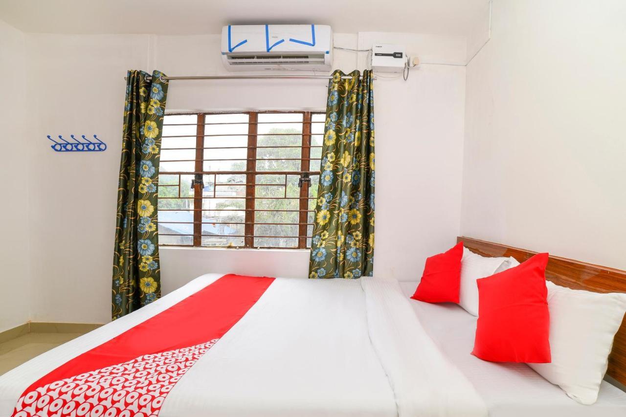 OYO 40893 Hotel Lotus Guwahati Buitenkant foto